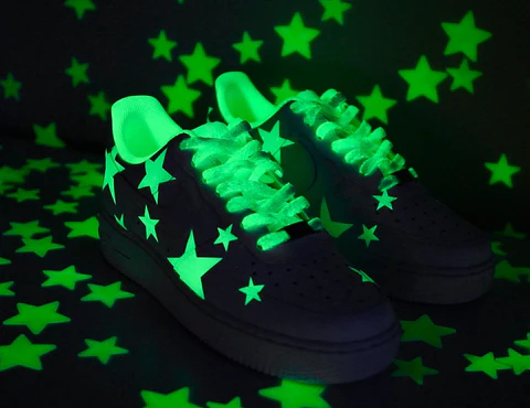 Gwiazdki świecące w ciemności malowane farbą Angelus Glow In The Dark